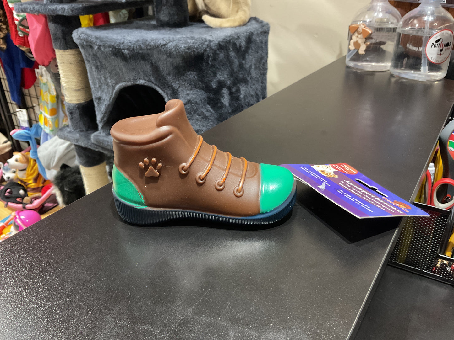Juguete zapato color chocolate con verde 128