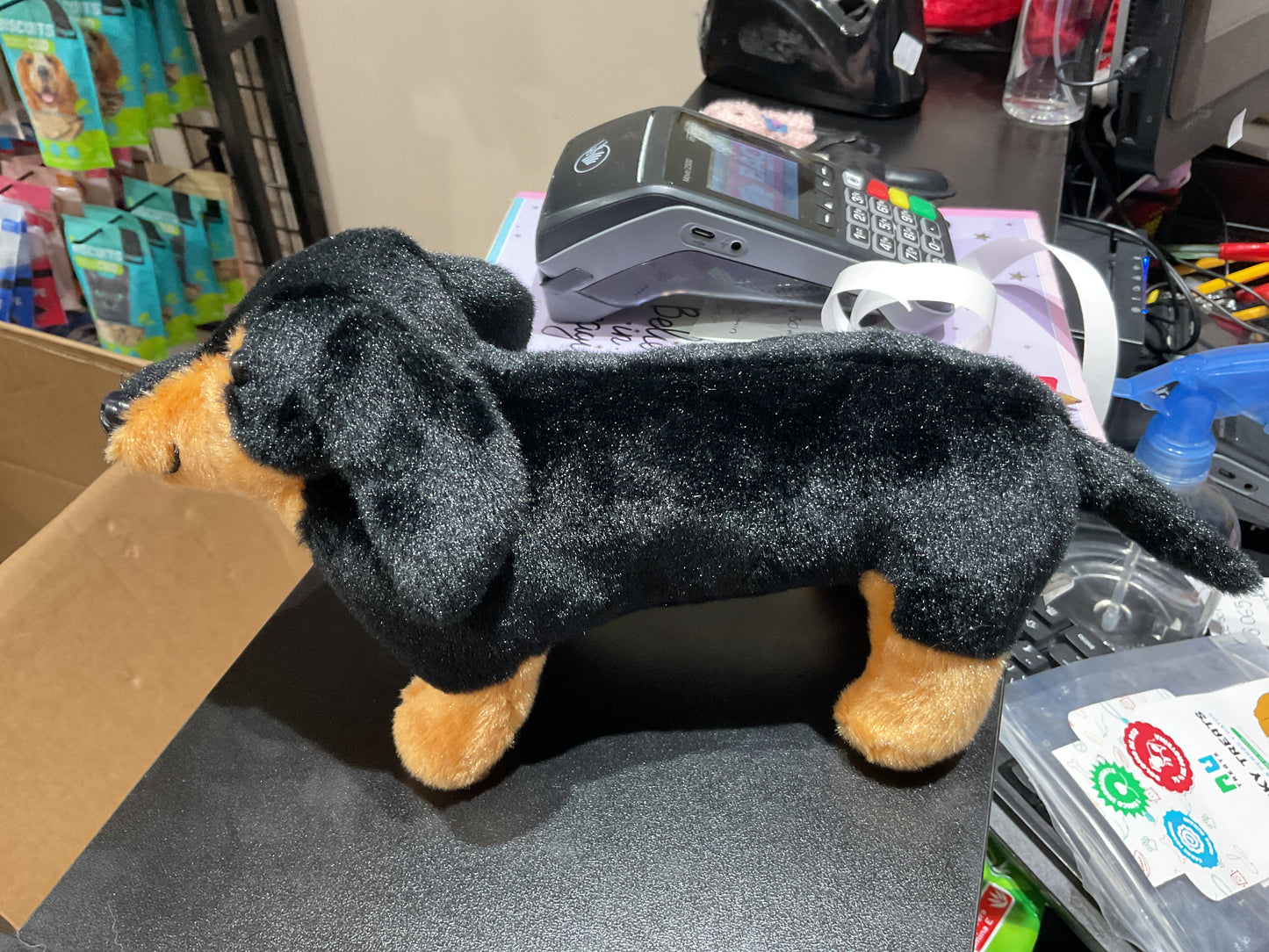 Peluche de perro salchicha