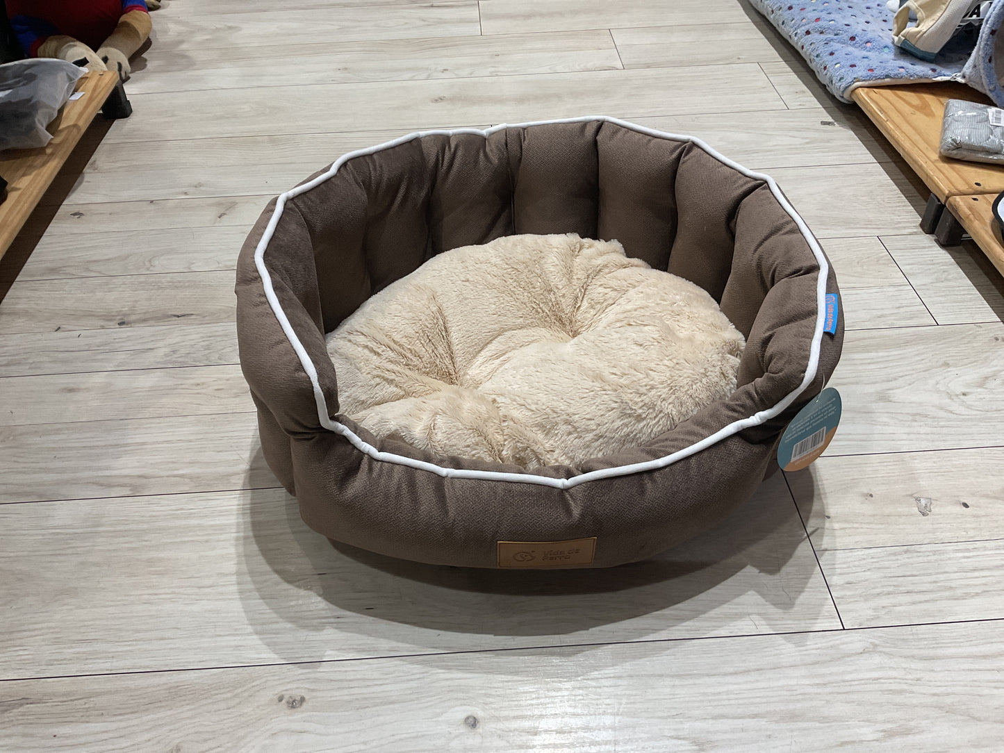 Cama para mascota gris y café nueva