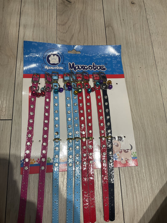 Collares con campana y piedras