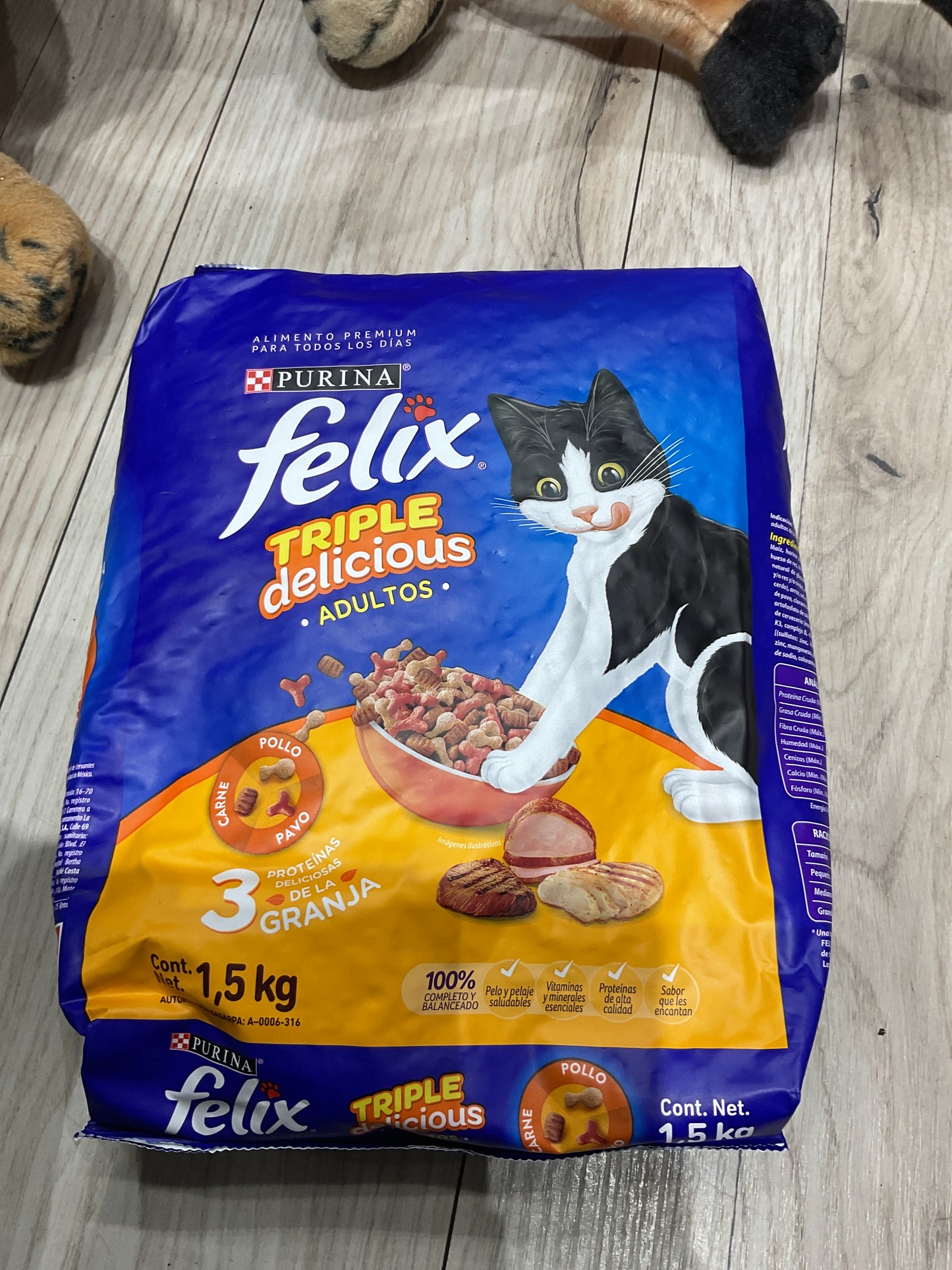 Felix triple Delicious adulto gato 1.5 kg 006
