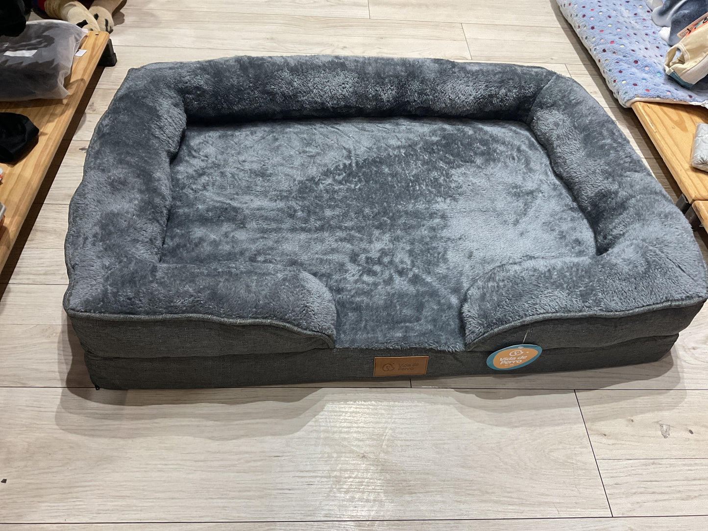 Cama gris grande vida de perro