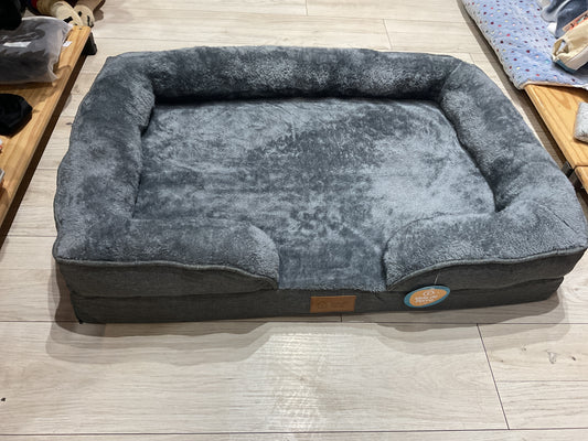 Cama gris grande vida de perro