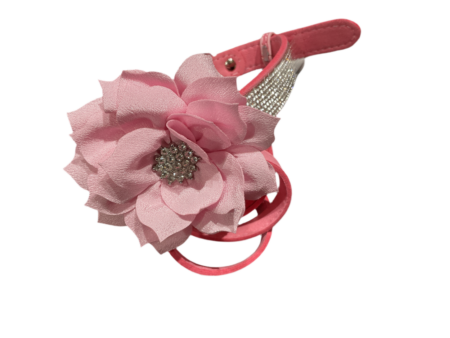 Colla de flor rosada con cadena