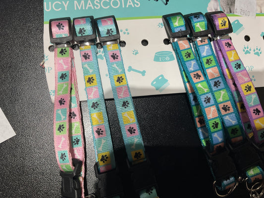 Collar patitas  colores pasteles 1961