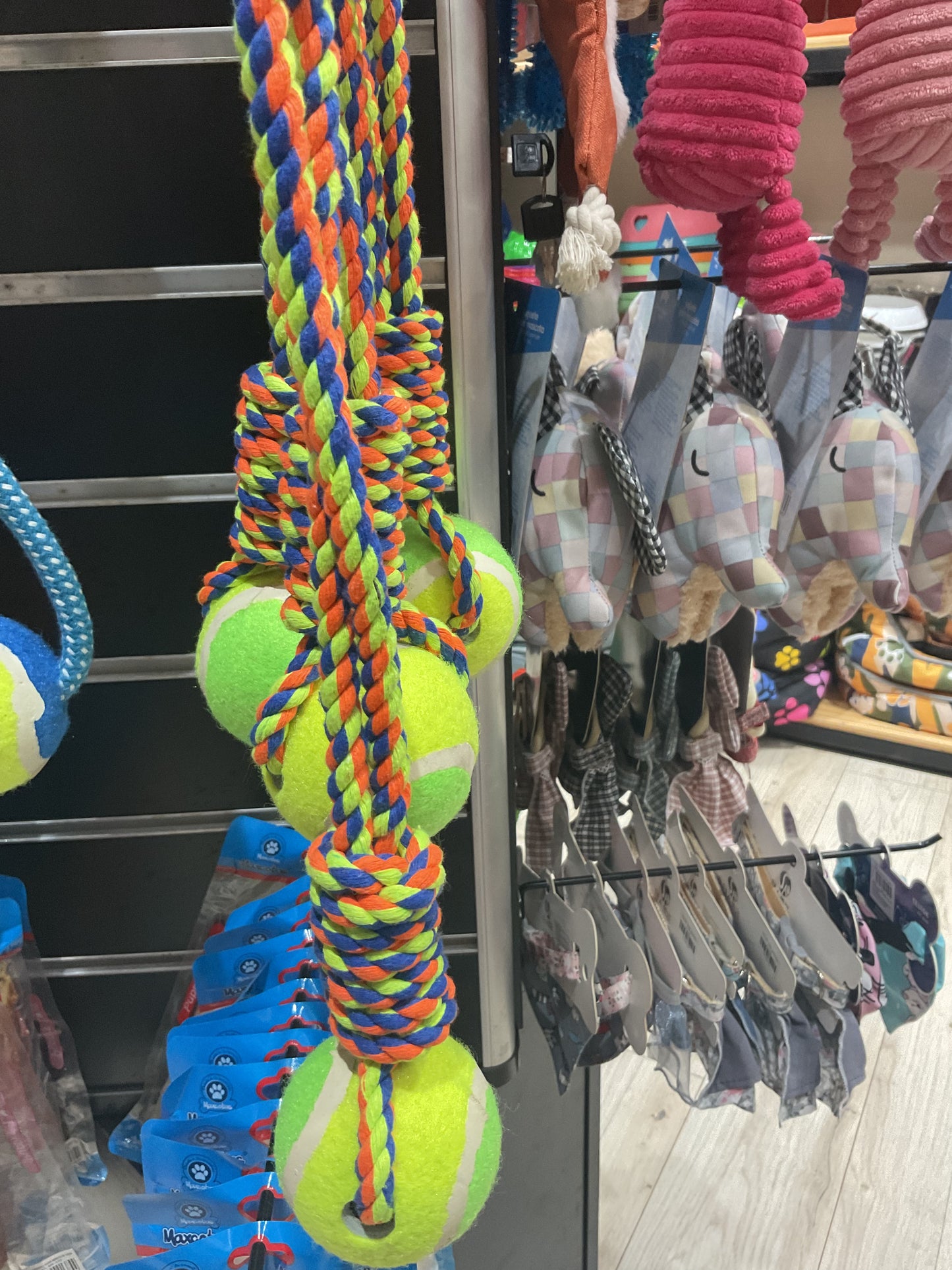 Pelota de tenis con cuerda